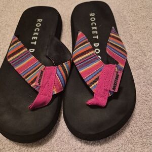 Rocket Dog Colorful Striped Flip Flops Women’s 7